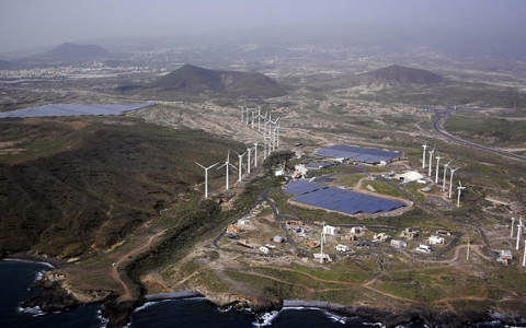 世界上第一臺(tái)安裝在大加那利島的伸縮式海上風(fēng)力渦輪機(jī)