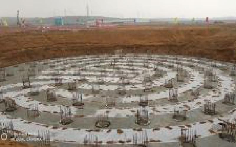 世界首例汽輪機(jī)高位布置項(xiàng)目鍋爐首根鋼架就位