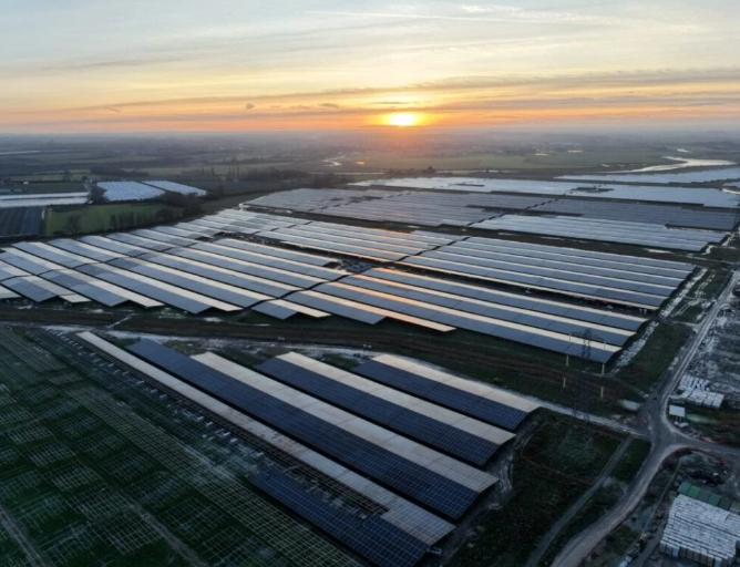 英國最大太陽能園區(qū)克利夫山投入運營 配套儲能項目建設(shè)中