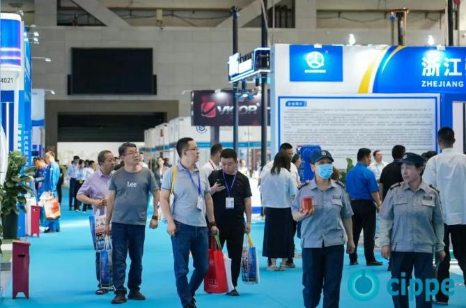 2025新疆國(guó)際石油和化工技術(shù)裝備展今日開幕！500+名企云集共創(chuàng)絲路中亞能源新走廊！