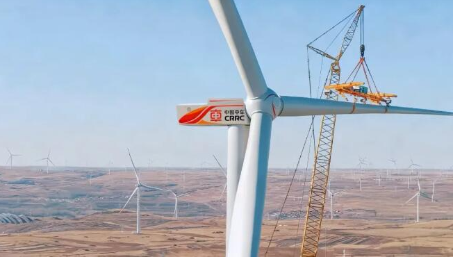 中國中車超大功率沙戈荒風(fēng)電機組完成吊裝