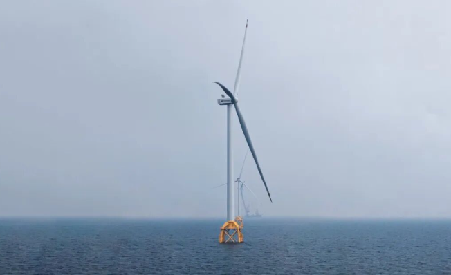 中國首個深遠海雙饋機組風(fēng)電項目完成批量吊裝